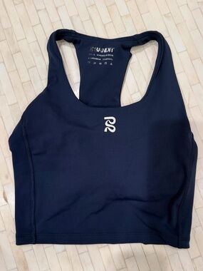 BANDIT STAMINA™ SCOOP NECK RACE CROP - NY NAVY (1ST GEN)